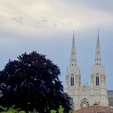 Au Rez De Jardin Cholet